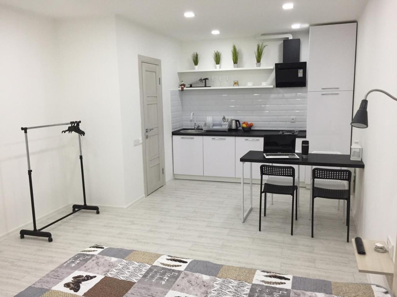 Cozy Underground Apartment At The Center Herson Exterior foto